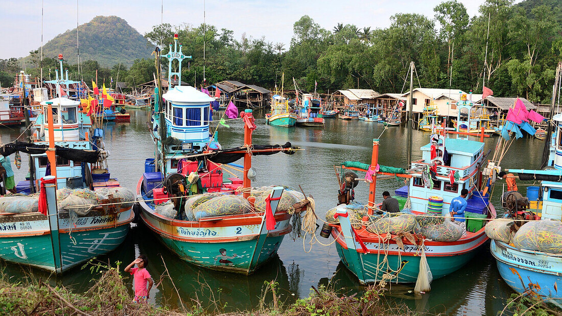 Local fishermen on the Gulf loading=