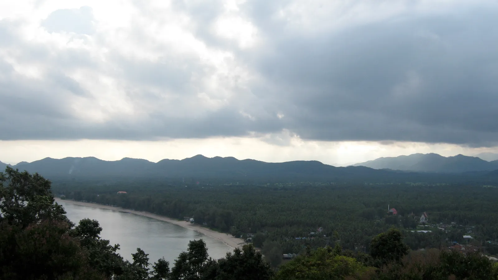 La côte entre Ban Krut et Bang Saphan