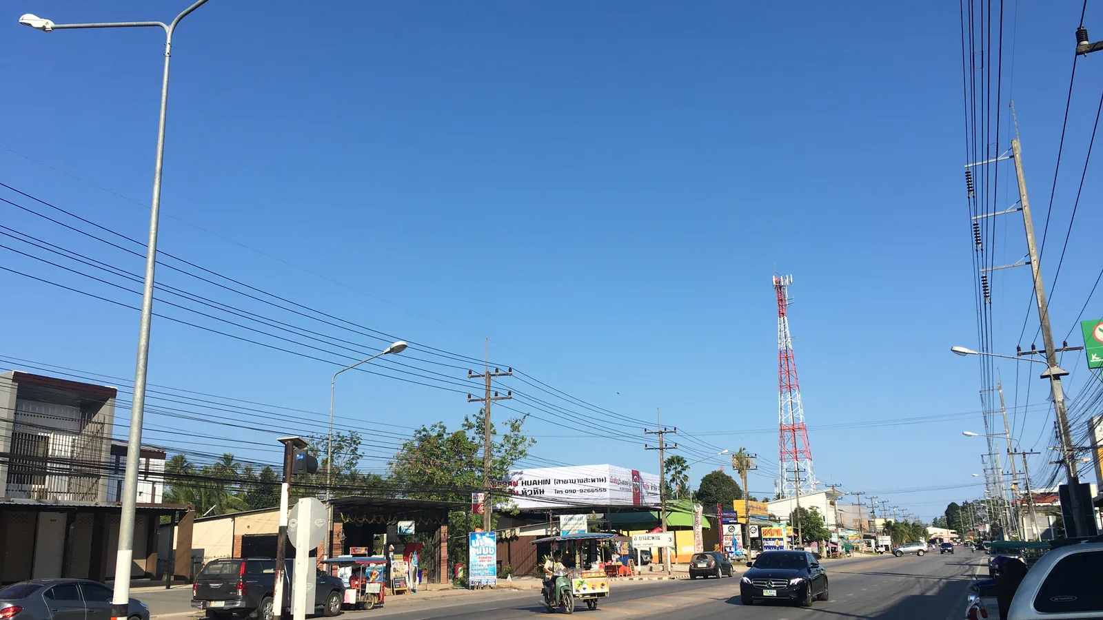 La ville de Bang Saphan Yai