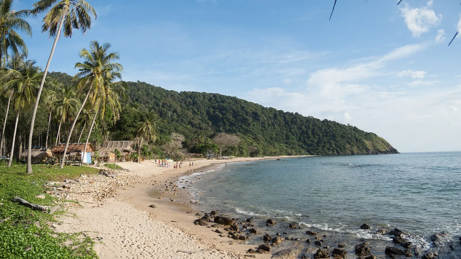 La lunga spiaggia sulla costa ovest di Koh Lanta