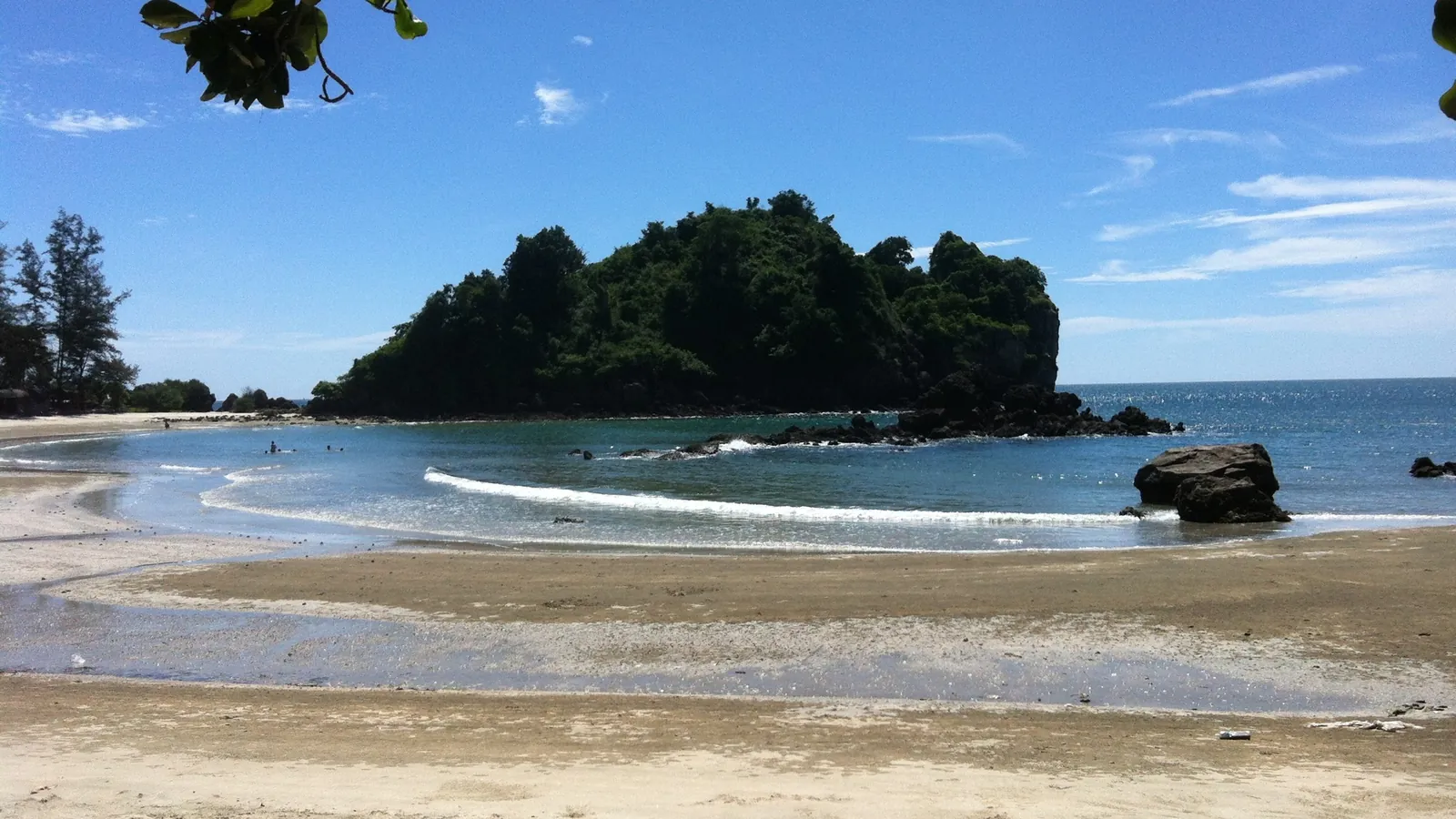 La plage de Mae Ram Phueng