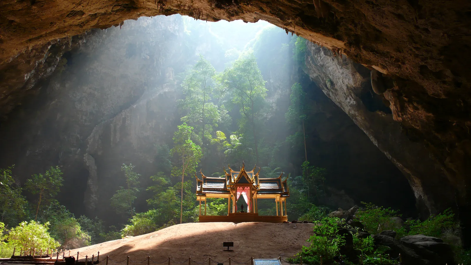 Wat Khao Tham Ma Rong – vleermuizen & Boeddha's
