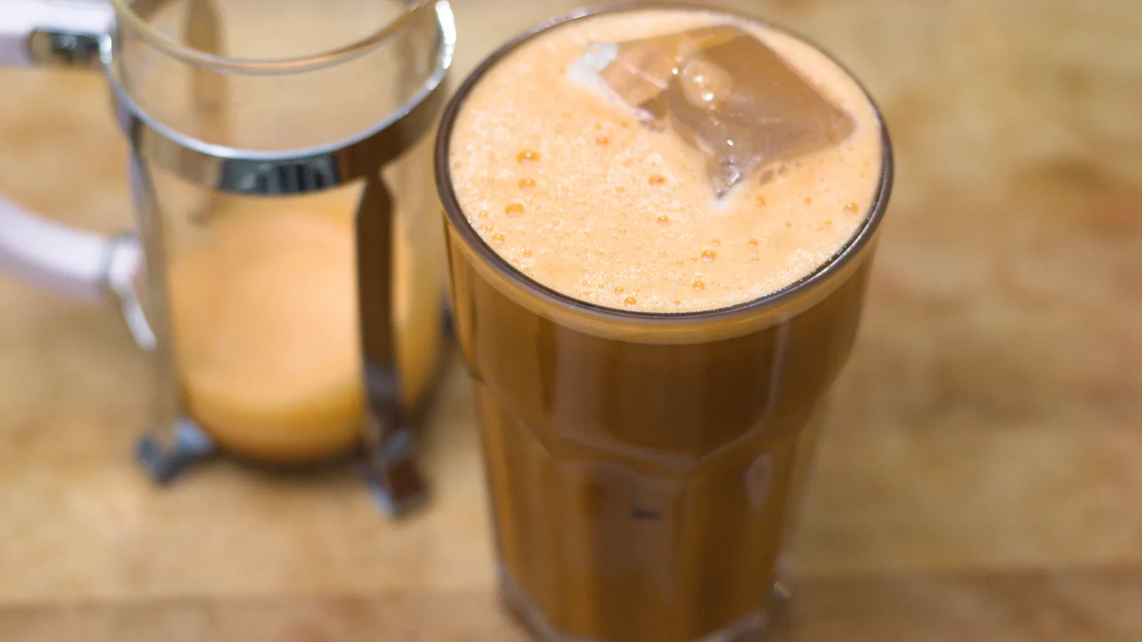 Caffè e torta in un caffè di Ban Krut